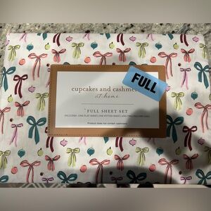 NWT Cupcakes and cashmere full sheet set holiday bows!